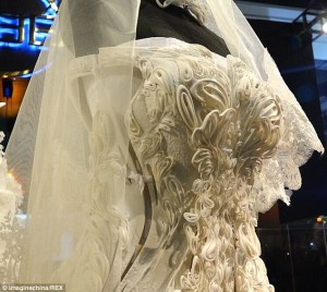 3d_printed_wedding_dress_1